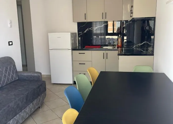 Ademi Appartement Durrës